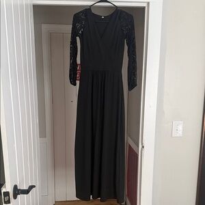 Elegant Black Lace Sleeve Maxi Dress